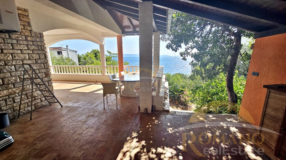 Ekskluzivna hiša prvi vrsti ob morju – Mavarčica, Okrug Gornji – Velik investicijski potencial